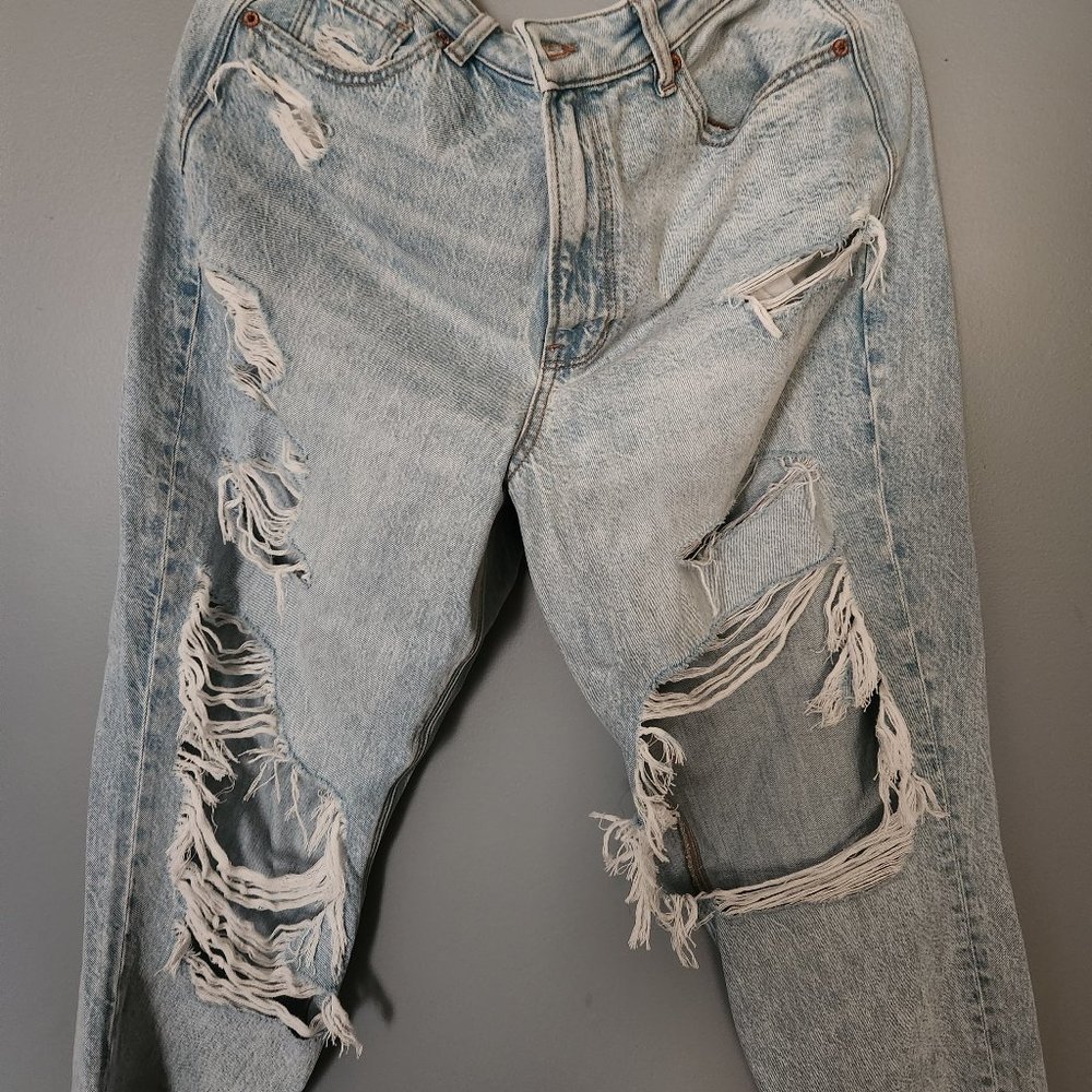AE ripped  boyfriend jeans Size 14